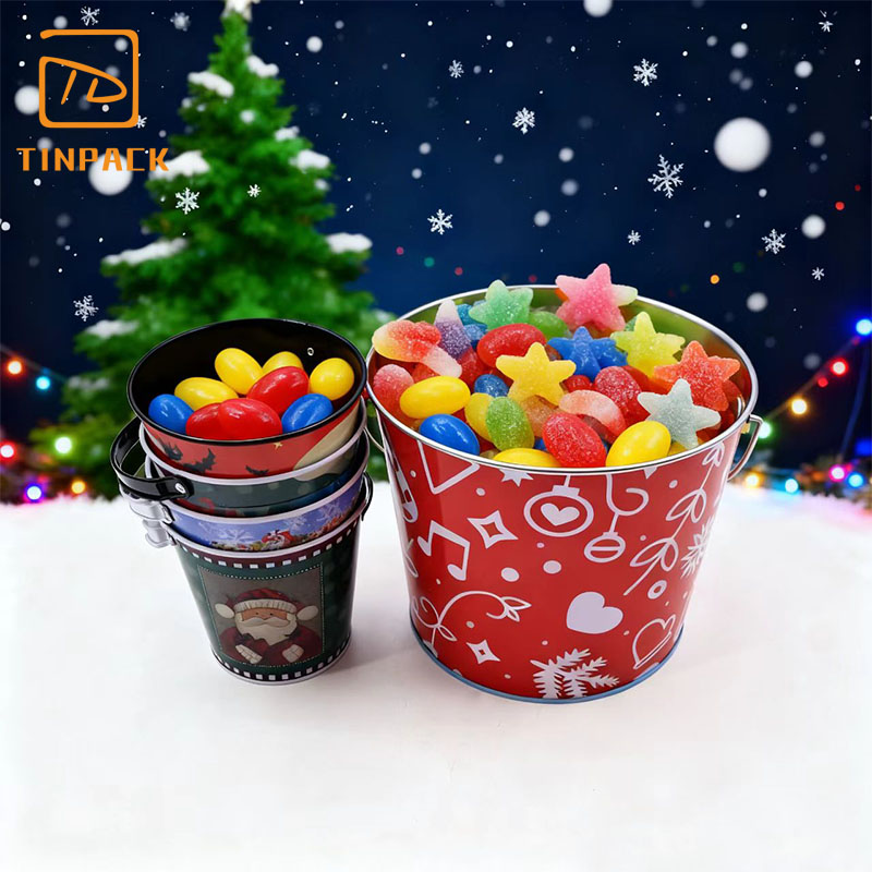 带把手的小锡桶，用于盛装糖果巧克力礼盒。圣诞、万圣节糖果罐，带盖容器，锡制玩具，适合儿童使用